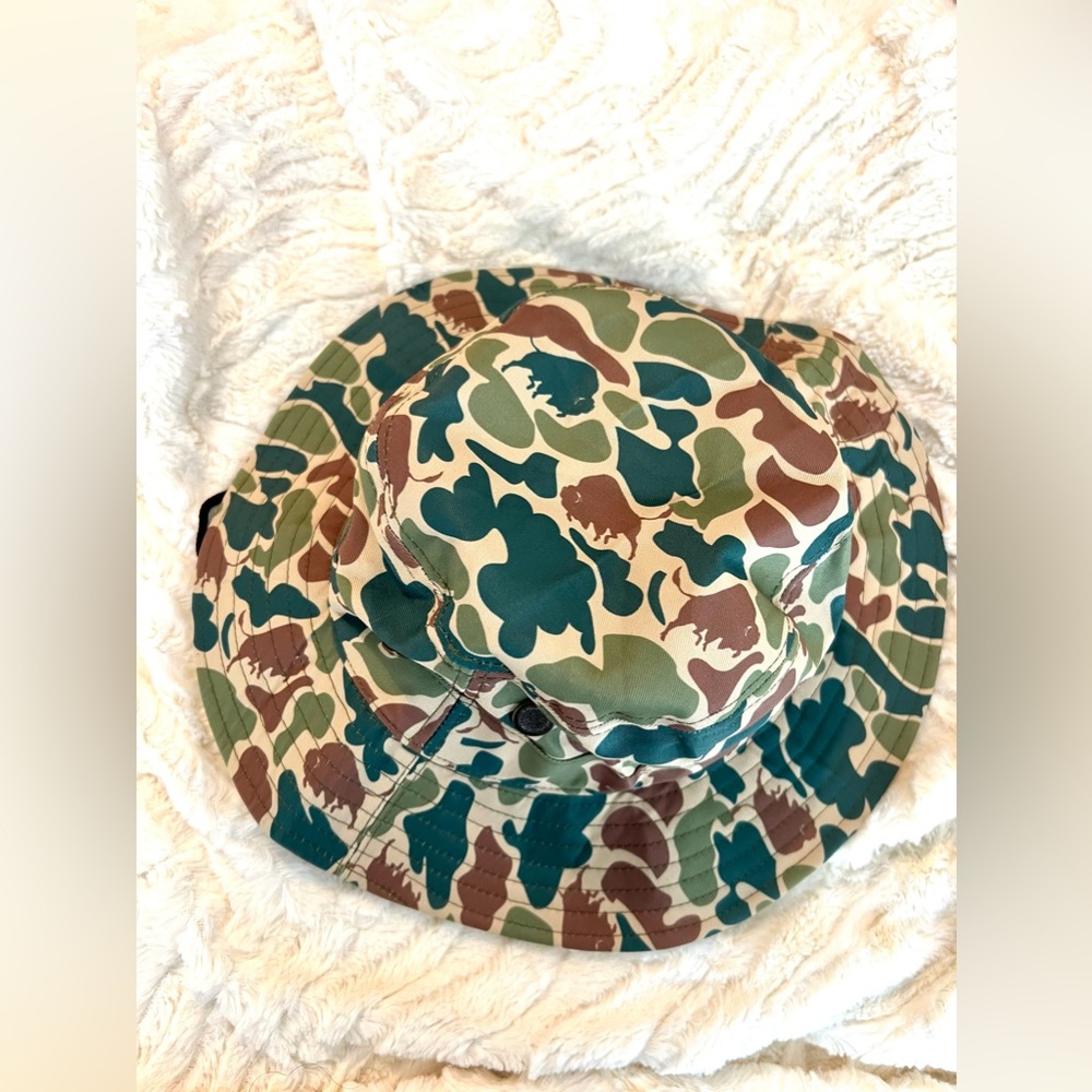 BOHNAM CAMO ADULT UNISEX HAT WITH STRING NWOT SEE PICTURES FOR DETAILS